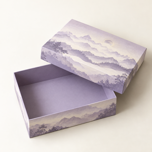 Caja de Regalo de Dos Piezas con Tapa y Base, con Diseño Personalizado de Montaña de Lavanda, para Sets de Cuidado de la Piel - Product Image 2