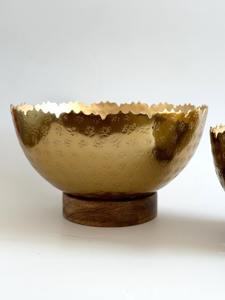 Cuenco de chocolate de aluminio martillado con borde desgarrado y acabado dorado para presentación diaria en la mesa y exhibición de dulces en la mesa auxiliar. - Product Image 5