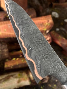 Cuchillo de chef Black Smith 1987 Damascus de acero y cobre, 12 pulgadas, mango de madera Pakka con refuerzo plateado - Product Image 4