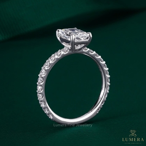 Anillo de Compromiso con Halo Oculto de Corte Radiante, Anillo de Boda de Oro Blanco con Diamantes Pavé para Mujer, 2.74 CT, Diamante Cultivado en Laboratorio con Certificación IGI - Product Image 3