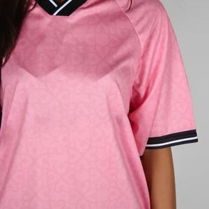 Maillot de football américain 100% polyester surdimensionné col en V pour femmes, parfait pour les vêtements de sport et les vêtements décontractés - Product Image 3