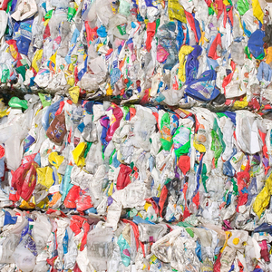 Bales de Residuos de Botellas y Bidones de HDPE Limpios y Clasificados para Reprocesamiento y Fabricación de Productos Plásticos - Product Image 5