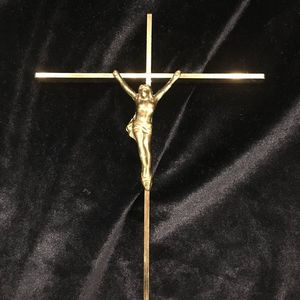 Croix de mur en laiton traditionnelle, ornement religieux chrétien décoratif pour chapelle, cathédrale et salle de prière - Product Image 4