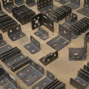 Composants de fabrication de tôles sur mesure avec services de pliage CNC, fabricant basé au Vietnam ADONG A104 - Product Image 1