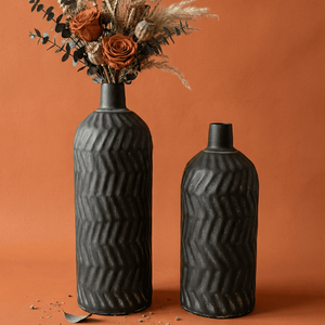 Juego de 2 Jarrones de Metal con Textura Chevron, Diseño Floral, Estilo Moderno Industrial, Decoración Única para el Hogar, Adorno Artesanal para Mesa - Product Image 2