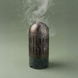 Brûleur d'encens en métal de luxe avec design perforé, diffuseur d'aromathérapie, utilisation toute saison, brûleur à capsules - Product Image 1