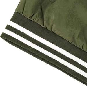 Veste universitaire avec bordures orange, corps en laine noire, manches en cuir véritable, style vintage de bomber de football universitaire - Product Image 5