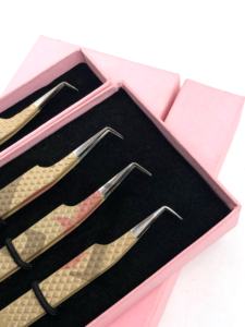 Pinzas para Extensión de Pestañas GETUP BROSONS IMPEX de Alta Calidad, Recubrimiento en Polvo Latte, Agarre de Diamante de 90 Grados, Acero Inoxidable - Product Image 2