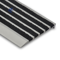 Nez d'escalier résistant aux intempéries avec insert en carborundum Couvre-marche d'escalier antidérapant Garniture d'escalier en alliage d'aluminium de sécurité commerciale