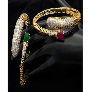 Adorables Brazaletes de Moda de Diseño en Latón Dorado con Moissanita de Primera Calidad, Abribles, para Bodas, Compromisos y Fiestas, para Mujer - Product Image 1