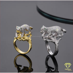 Anillo de Lujo de Plata 925 con Diamante Cultivado en Laboratorio y Diseño de Rama Audaz para Minoristas de Joyería al por Mayor - Product Image 4