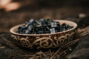 Dados Vikingos/Medievales con Diseño de Ángel y Estilo Feng Shui, Ecológicos y con Características Religiosas, Listos para Enviar - Product Image 6