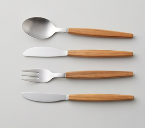 Juego de cubiertos minimalista con mango de madera, de acero inoxidable, cuchara, tenedor, cuchillo, apto para lavavajillas, para uso en la comedor. - Product Image 1