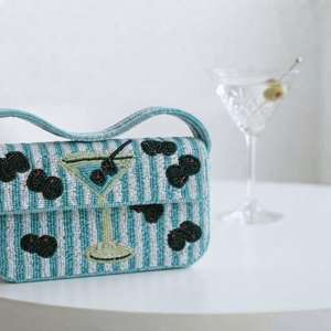 Sac à main rectangulaire en coton brodé fait main avec motif Martini et cerises pour les soirées - Product Image 3