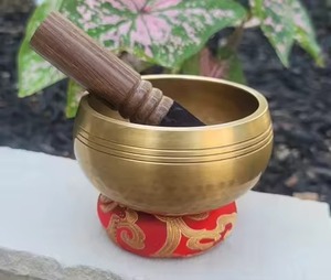 Bol chantant traditionnel en métal pour la méditation, le yoga, la pleine conscience, la relaxation et la pratique spirituelle - Product Image 1