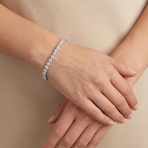 Bracelet personnalisé en moissanite taille ronde en argent sterling 925 pour femme, design tennis à une seule rangée, bijou d'anniversaire - Product Image 1