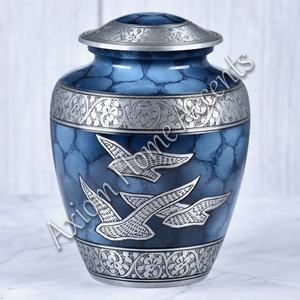 Elegante urna de cremación de aluminio con diseño contemporáneo Urna de tributo conmemorativo de Axiom Home Accents - Product Image 6