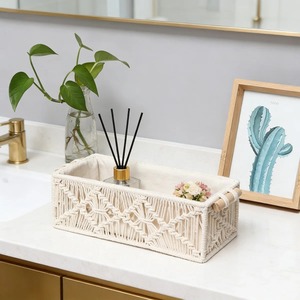 Ensemble de 2 paniers en macramé blancs faits à la main, parfaits pour organiser la chambre, gardent les essentiels et accessoires de chevet bien rangés - Product Image 6