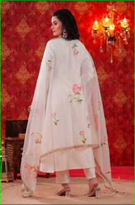 Conjunto de Kurta y Dupatta en Línea A, Pintado a Mano con Perlas Suaves - Product Image 4