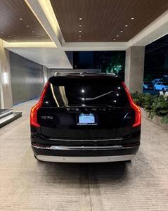 รถมือสองสภาพดี ปี 2024 2023 สีดำ Volvo XC90 SUV เกียร์อัตโนมัติ ขับเคลื่อนสี่ล้อ ไฟหน้า LED เบาะหนัง ภายในสีแดง ระบบไฮบริด - Product Image 2
