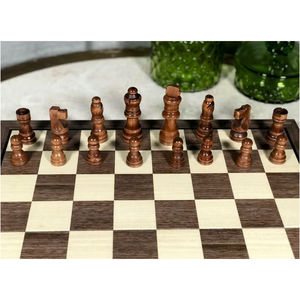 Ensemble d'échecs portable de luxe 2-en-1 en bois, grand plateau d'échecs pliable de voyage avec pièces sculptées à la main, décoration élégante pour table - Product Image 4