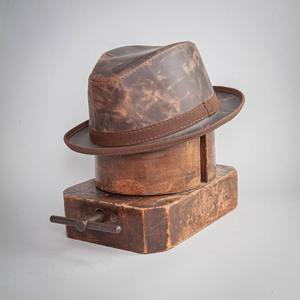 Chapeau Fedora en cuir vieilli de haute qualité, style western rétro, à large bord, pour hommes, logo personnalisé OEM ODM - Product Image 4