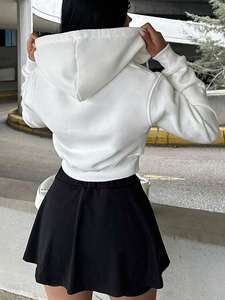 Sudadera Corta con Cremallera para Mujer, 100% Algodón Felpa, Diseño Liso, Corte Ajustado, Estilo Casual Urbano, Fabricación de Marca Privada - Product Image 2