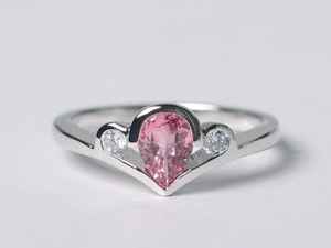 แหวนทัวร์มาลีนสีชมพูธรรมชาติ แหวนเพชรพลอยสีชมพูทรงลูกแพร์ เงินแท้ สำหรับผู้หญิง - Product Image 6