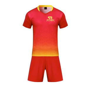 Maillot et short de football de haute qualité en tissu polyester respirant, conçus pour les entraînements et les matchs officiels - Product Image 1