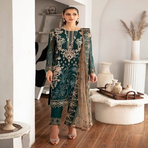 Robes panjabi pakistanaises brodées en mousseline de soie pour femmes sur des costumes trois pièces en mousseline de soie Designers pakistanais par Ramsha Vol R-11 - Product Image 5