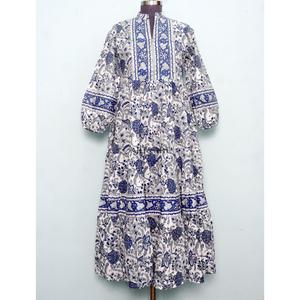 Vestido Maxi de Algodón Suave con Estampado Floral, Cuello en V, Manga Larga, con Cinturón, Ideal para Vacaciones - Product Image 1