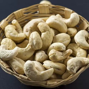 Noix de cajou crues séchées biologiques de qualité export, durée de conservation de 24 mois, emballées sous vide directement du Vietnam, fiables - Product Image 1