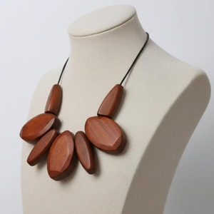 Collier en bois personnalisé avec logo, finition lisse, vente en gros directe usine - Product Image 2