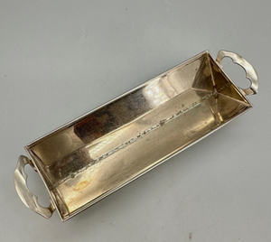 ถาดเงินโบราณทรงสี่เหลี่ยมแบบมีหูจับ รุ่น Gilded Age สำหรับใส่ขนมปังหรือของใช้ส่วนตัว - Product Image 1
