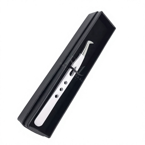 Pinza para pestañas con recubrimiento de polvo plateado, punta plateada brillante, agarre de diamante, acero inoxidable / Pinza individual, empaque en caja negra. - Product Image 3