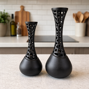 Ensemble de 2 vases en métal noir mat ajouré de luxe, élégants, artistiques, faits à la main, pour décoration moderne de la maison, centre de table - Product Image 1