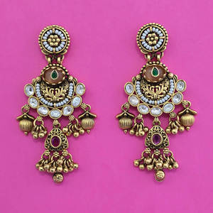 Pendientes de Perlas Antiguas Hechos a Mano de Última Moda con Baño de Oro Mate 233127 - Product Image 1