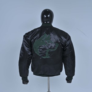 Veste universitaire vintage en satin pour homme, personnalisable, coupe ajustée, boutons en corne, qualité supérieure et OEM - Product Image 4