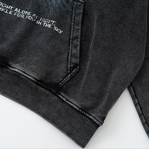 เสื้อฮู้ดดี้ผู้ชายสไตล์อเมริกันเรโทรสีดำฟอกยีนส์ทรงหลวมพิมพ์ลาย DTG แบบสั่งทำได้ แบรนด์แฟชั่นแนวสตรีทสุดฮิต - Product Image 4