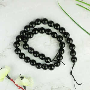 ลูกปัดพลอยออนิกซ์สีดำธรรมชาติทรงเหลี่ยมขนาด 10 มม. ยี่ห้อ Chakralume จากราชสถาน สำหรับทำเครื่องประดับ สร้อยข้อมือ สร้อยคอ มาลัย ขายส่ง - Product Image 5