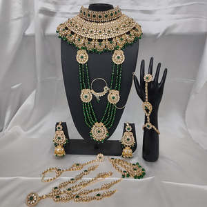Ensemble de bijoux de mariée plaqué or Kundan avec boucles d'oreilles en pierres et perles - Product Image 2