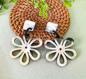 2025 nueva llegada elegante diseño cuerno pendientes elegantes accesorios de moda animales amor estilos artesanías naturales joyería pulida - Product Image 3