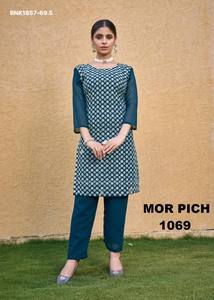 Ensemble Kurti-Pant en Faux Georgette de Qualité Supérieure avec Broderie Chickankari, Prêt-à-Porter, Manches 3/4, Fournisseur Indien, Exportateur Mondial - Product Image 4