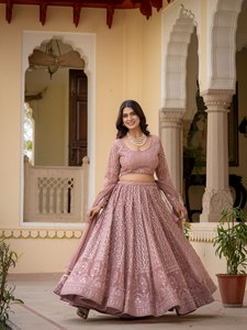 Ensemble Lehenga rose brodé, chemisier à manches longues, jupe plissée, dupatta en tulle, tenue de mariage indienne - Product Image 1