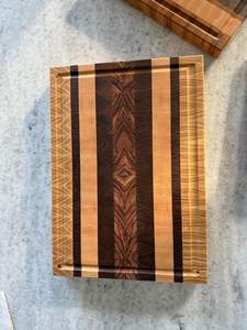 Grande planche à découper en bois de 45 x 30 x 3 cm d'épaisseur avec poignée – Commande en gros - Product Image 3