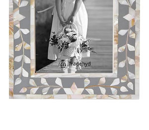Marco de Fotos Elegante con Incrustaciones de Madreperla Hecho a Mano por Tradebyd - Product Image 5