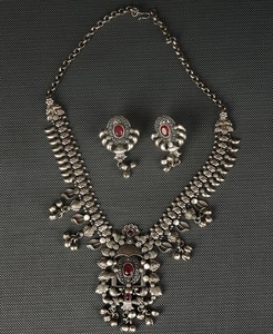 Traditional Brass Antique Silver Plated Bohemian Engagement Wedding Gift Necklace Set with <b>Garnet</b> & Matching <b>Earrings</b> - Product Image 4