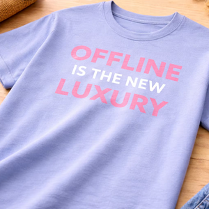 T-shirt personnalisé avec citation minimaliste, imprimé, « Offline Is The New Luxury », pour femme et unisexe, en coton, décontracté, à manches courtes, OEM ODM - Product Image 1