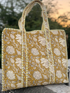 Sac fourre-tout matelassé en coton fait main pour femme – Sac à bandoulière léger à imprimé floral pour usage quotidien - Product Image 3