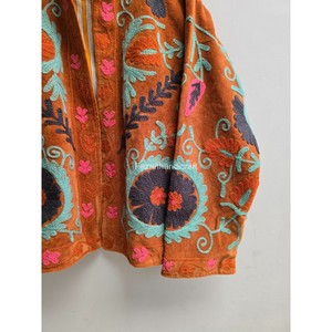 Chaqueta Suzani de Uzbekistán, Chaqueta de Terciopelo con Bordado de Flores, Chaqueta Estilo Boho Chic con Forro Interior de Algodón - Product Image 3